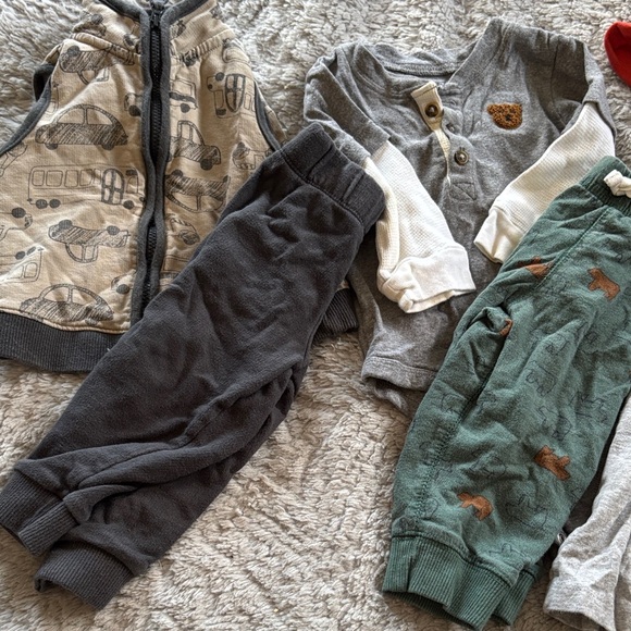 Carter's Gray and Green Kids Sweatpants 9 months - Picture 2 of 3